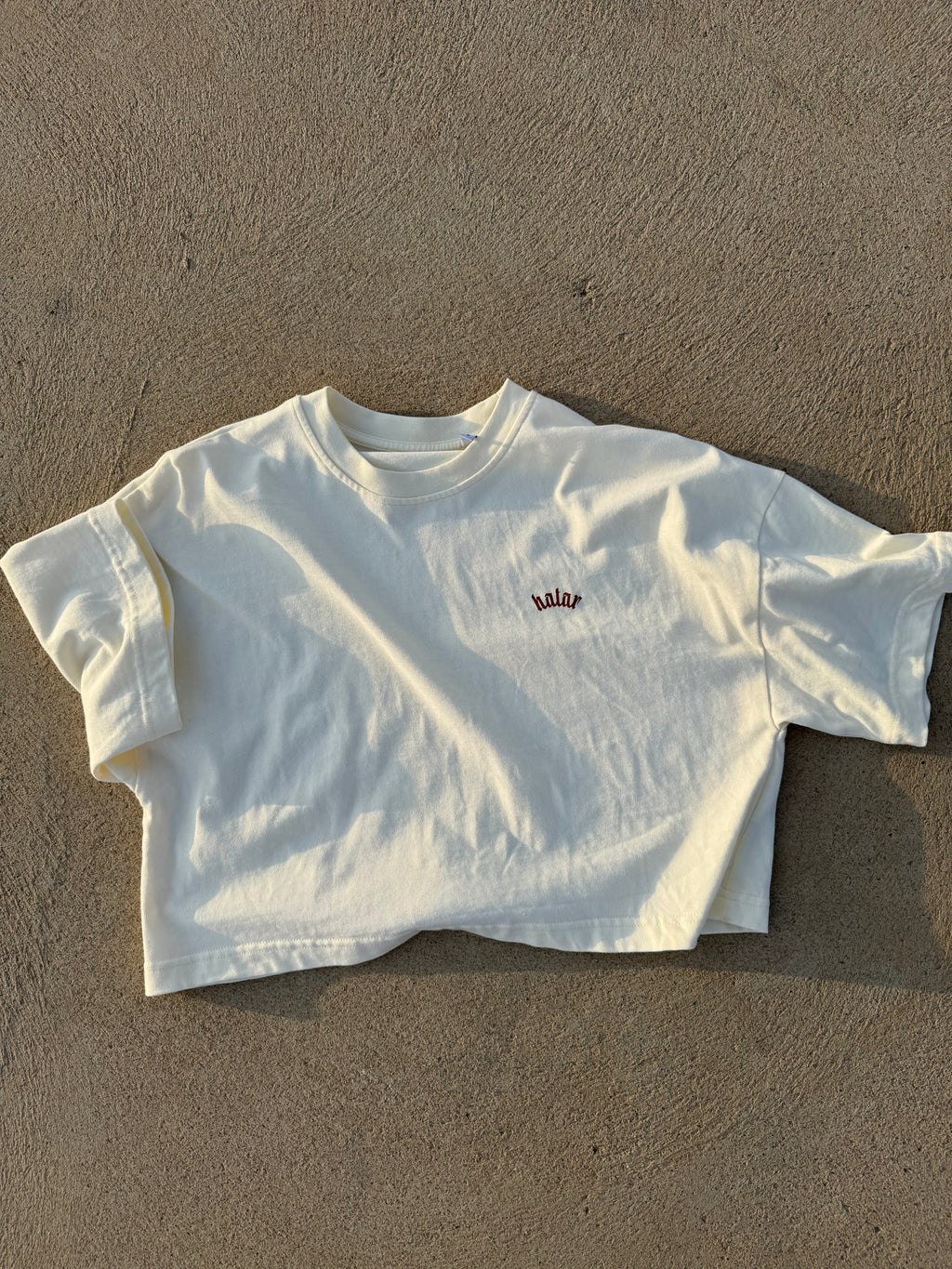 HATAR CAT KNOCKING OFF CROP TEE